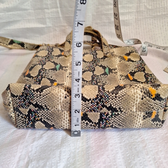 Madewell The Zip-Top TransportCrossbody: Snake Embossed bag - Picture 4 of 15